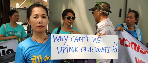 Communities in Thailand protest against pollution caused by the mine. Image credit: Suekanya Theerachartdumrong